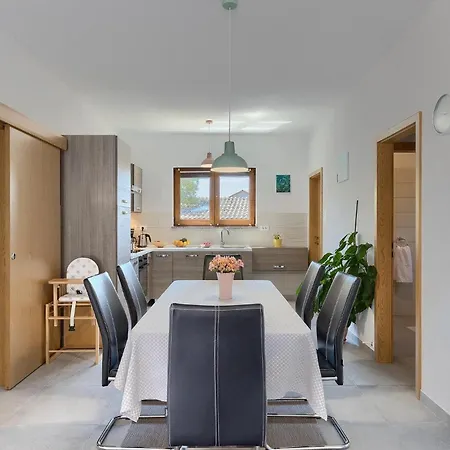 Martulin Hébergement de vacances *