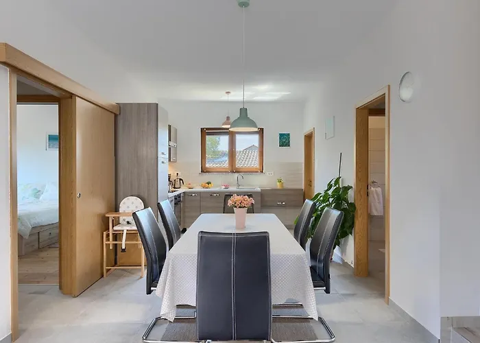 Martulin Будинок відпочинку *