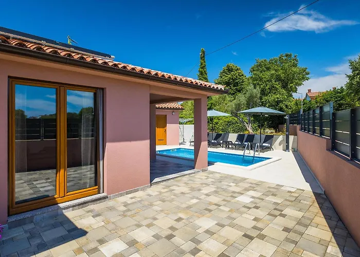 Martulin Holiday home *