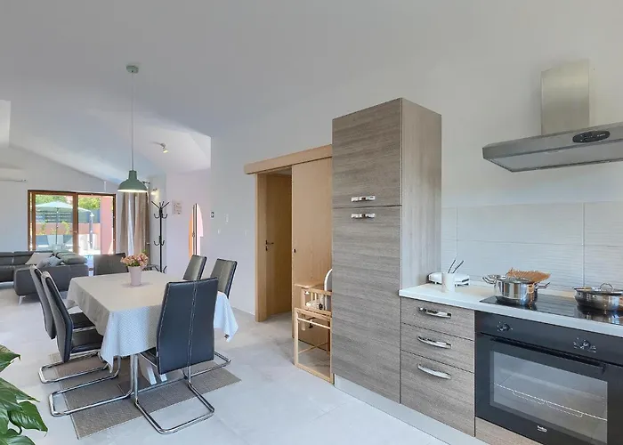 Martulin Holiday home *